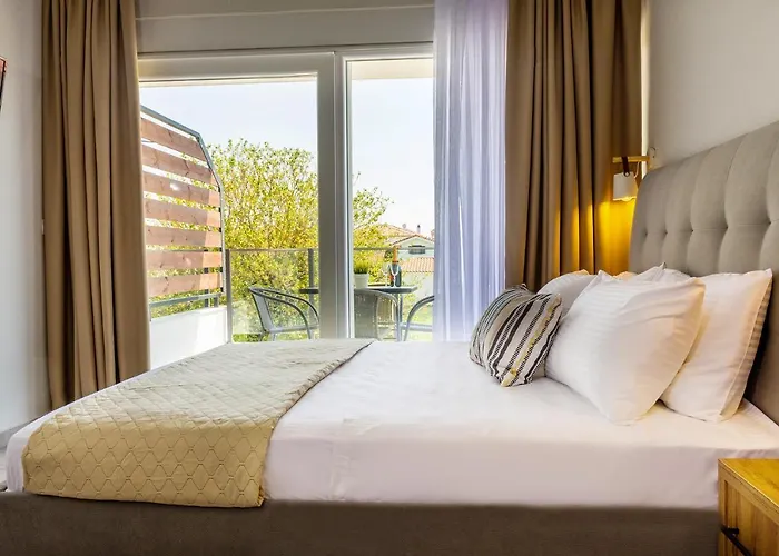 Sithon Diamond Daire *